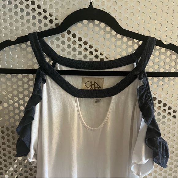 Chaser Cold Shoulder Ruffle Sleeve Top Size Medium White with Navy Trim NWT - Picture 2 of 7